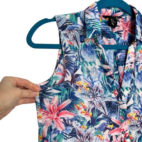 H&M Colorful Tropical Print Sleeveless Concealed Button Front Blouse - Picture 2 of 13